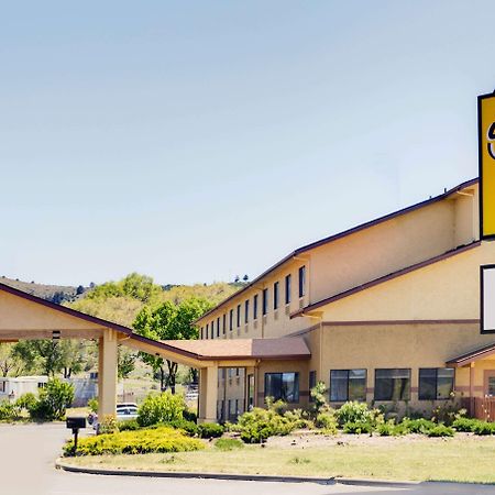 Super 8 By Wyndham קלאמאת' פולס מראה חיצוני תמונה
