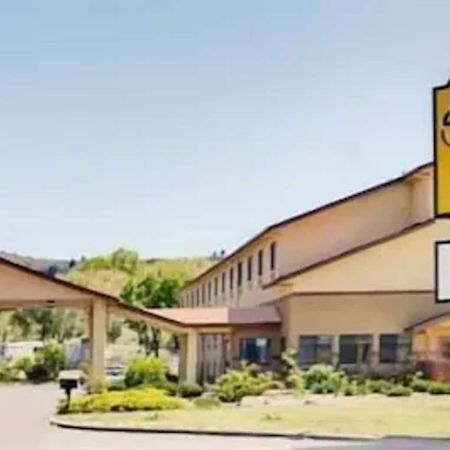 Super 8 By Wyndham קלאמאת' פולס מראה חיצוני תמונה