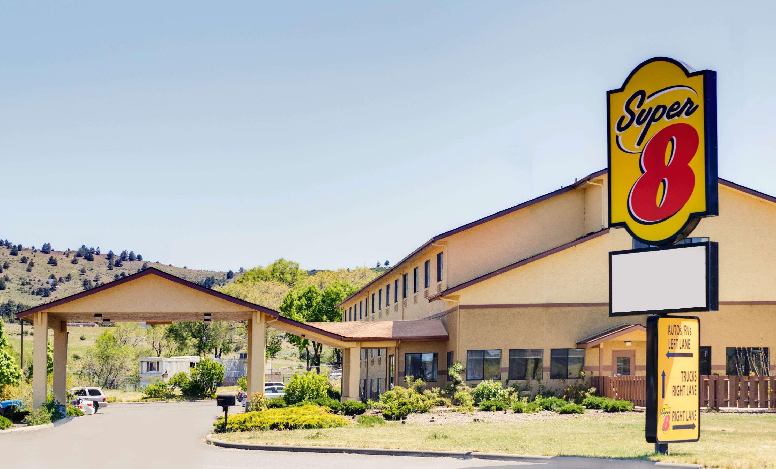 Super 8 By Wyndham קלאמאת' פולס מראה חיצוני תמונה